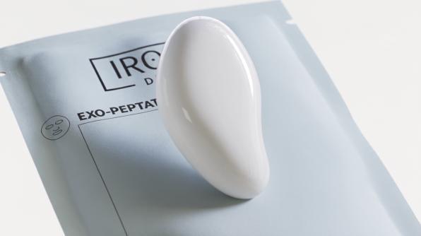 Referència del guió visual: la gota entra en contacte amb l’envàs